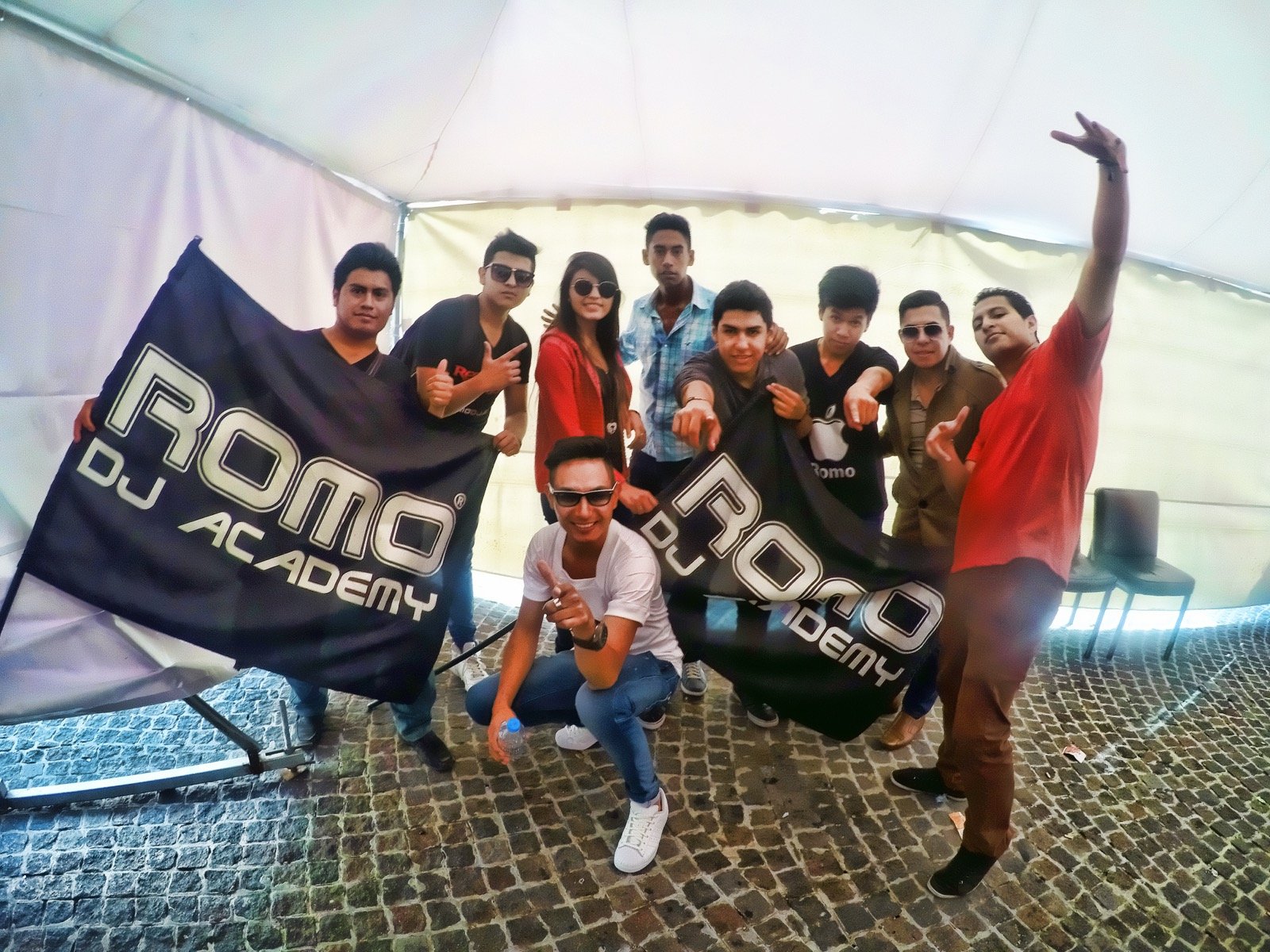 Equipo Romo DJ Academy en evento
